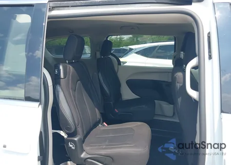 2023 Chrysler Voyager Lx z USA, uszkodzony, nr VIN 2C4RC1CG6PR548615